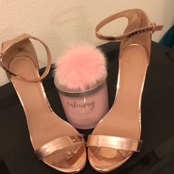 Shoes - Picture 2 of 4